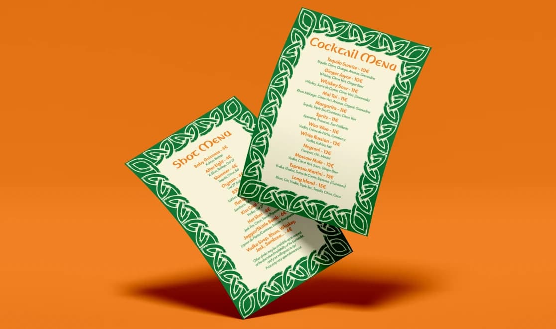 Deux menus Cocktail et Shot du James Joyce Pub à bordure celtique verte, posés sur fond orange.